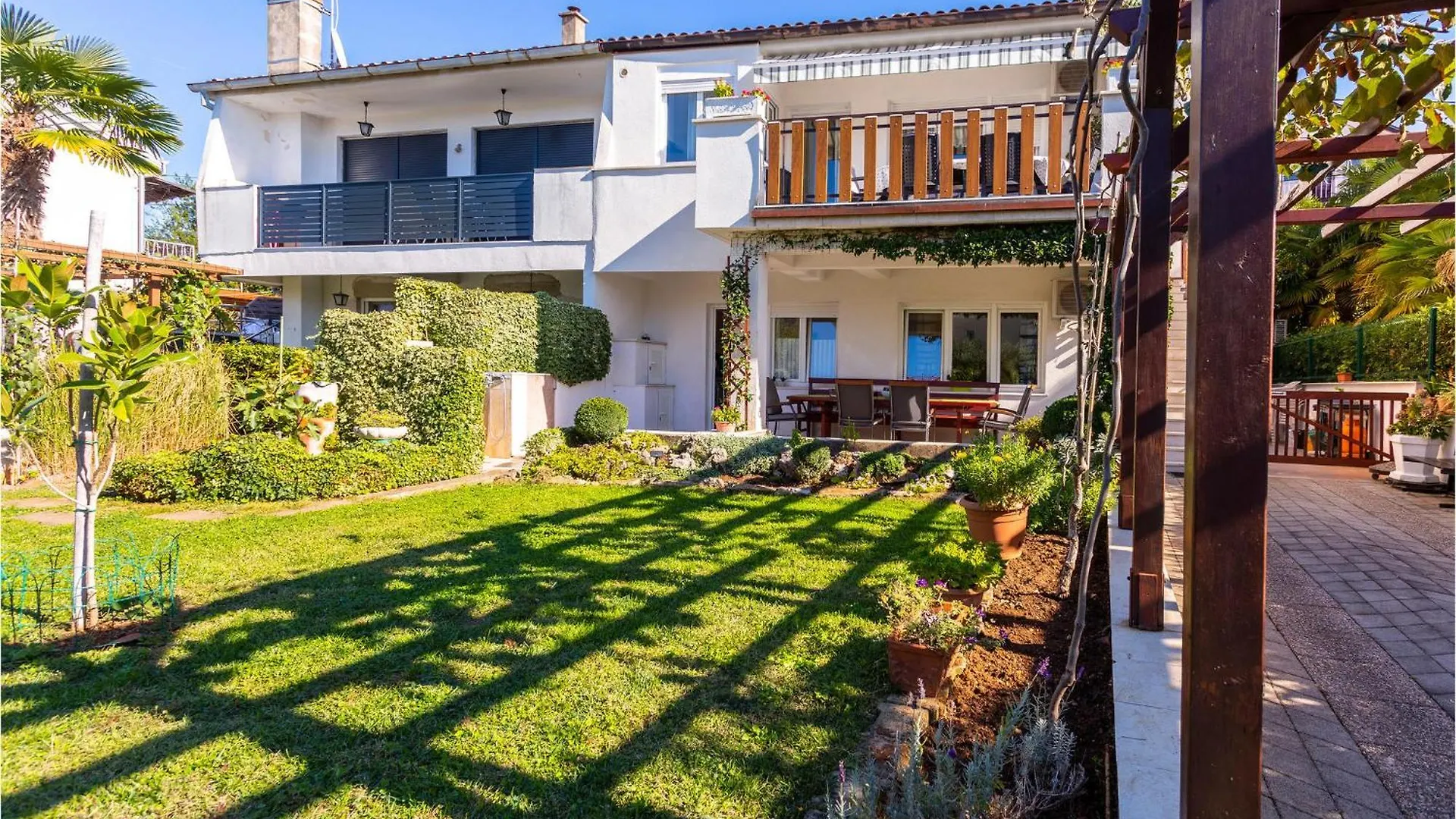 Stunning Apartment In Malinska With Kitchen Κροατία