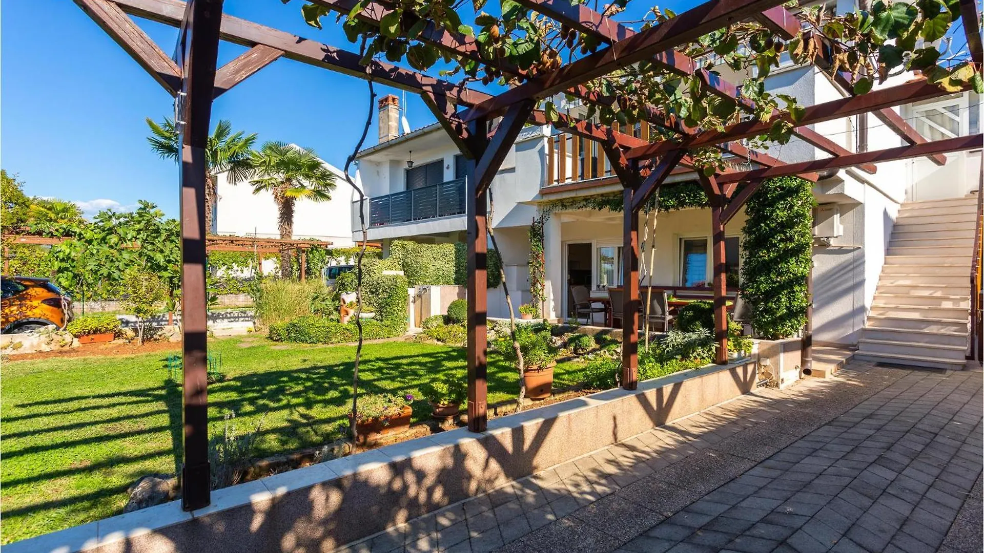Stunning Apartment In Malinska With Kitchen 0*,